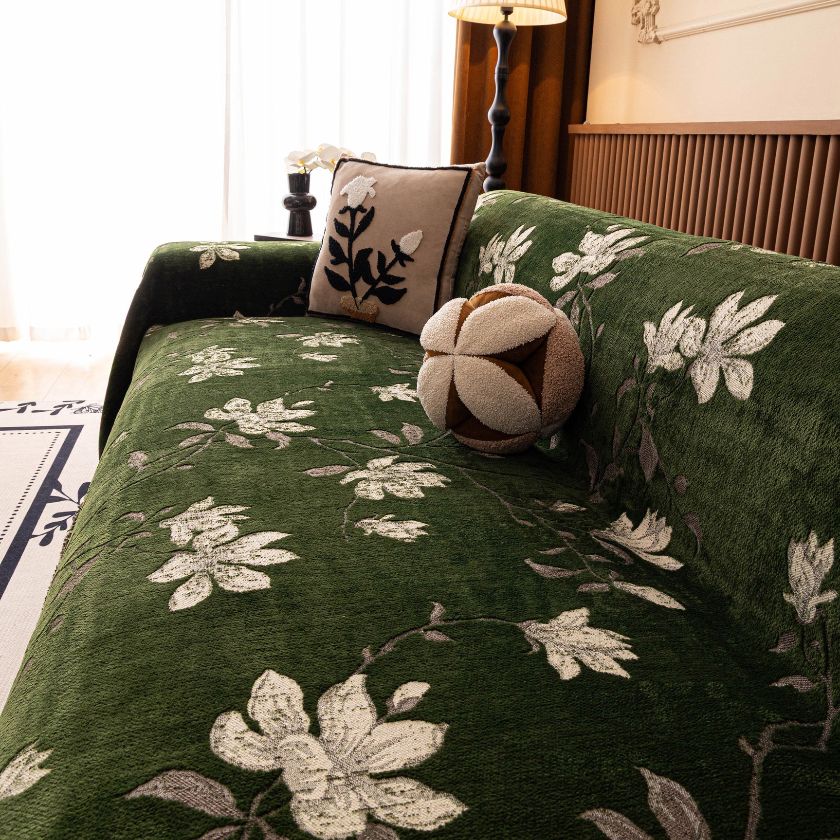 Luxury Thickened Sofa Throw Cover, Decorative Cozy Floral Jacquard Couch Cover Blanket