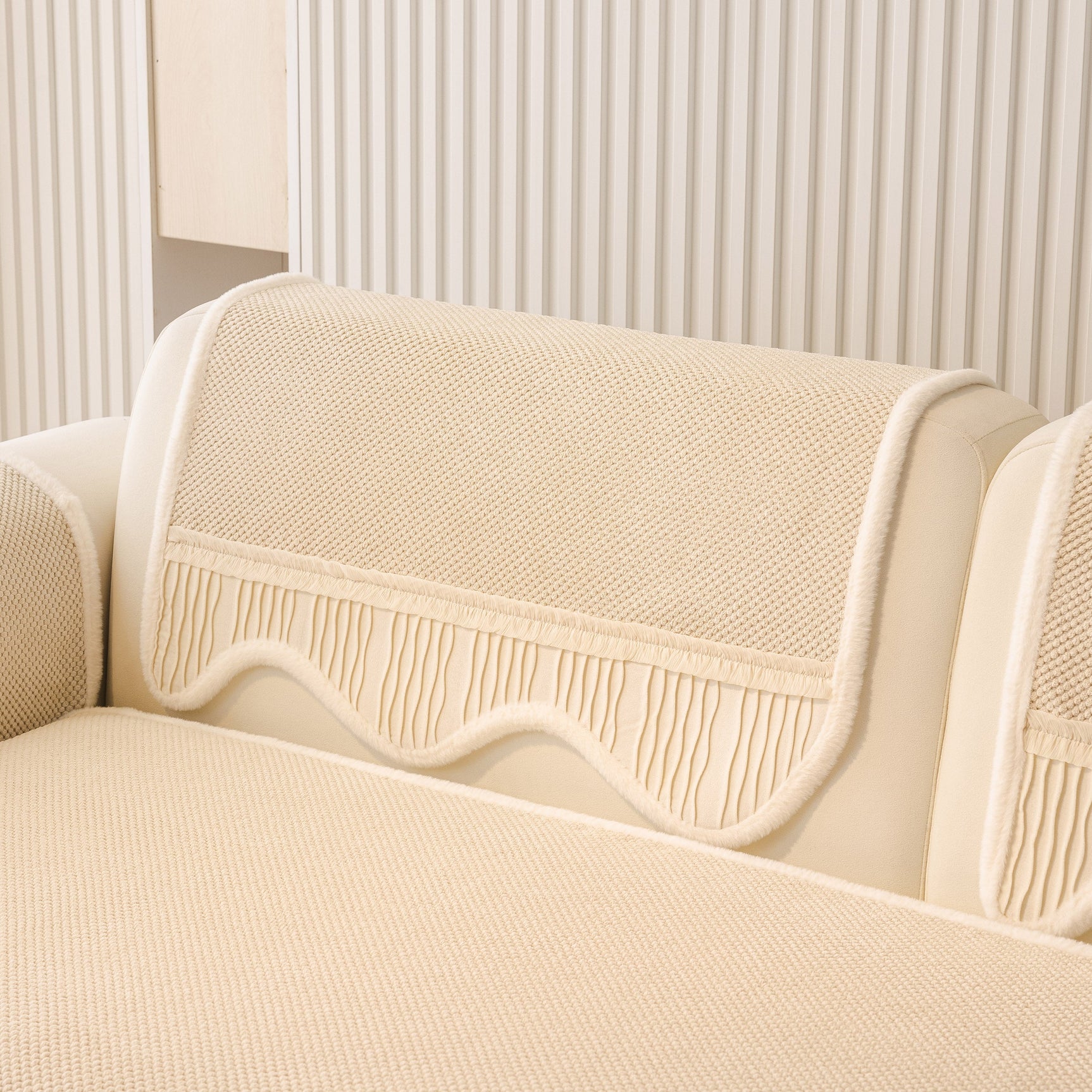 Washable Sofa Throw Pad, Non-Slip Sofa Mat Cozy Couch Slipcover with Soft Furry Trim