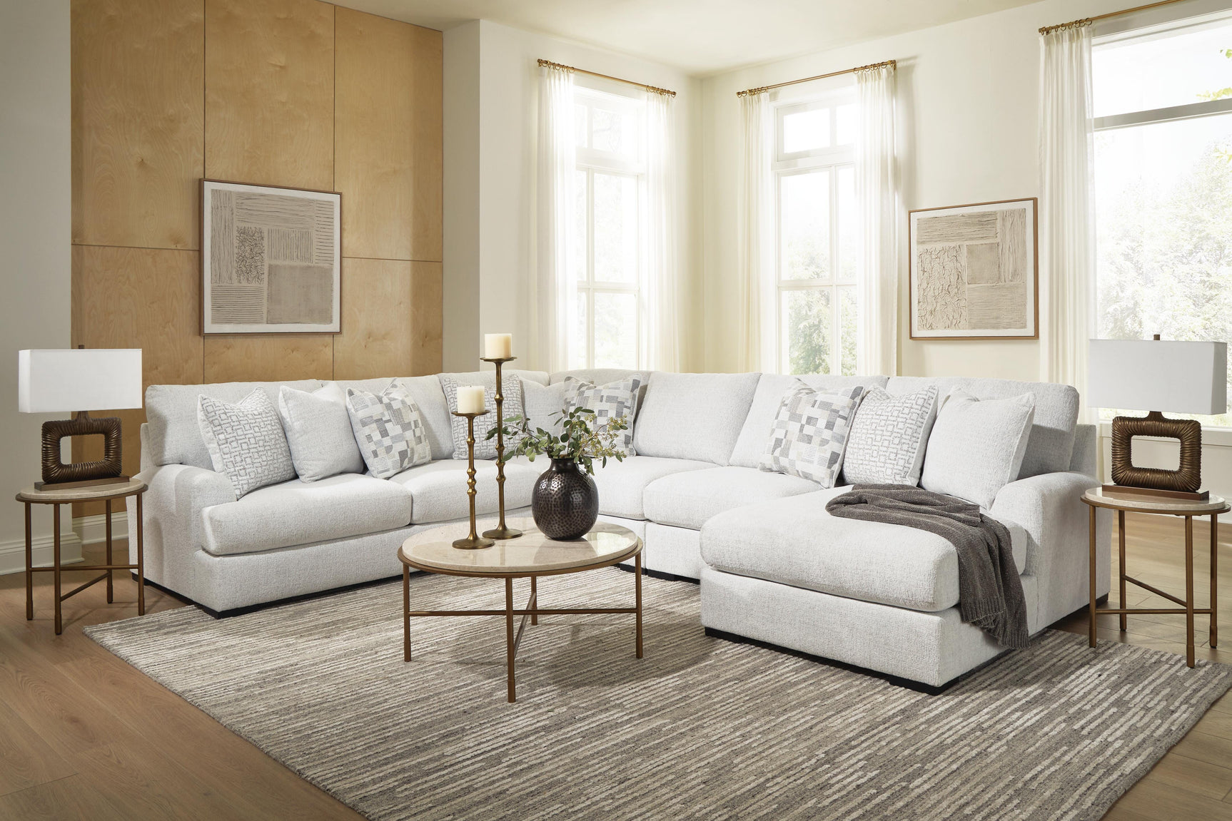 Wynncroft Manor Chalk 5-Piece Sectional with Right-Arm Facing Chaise (Online Special Price)