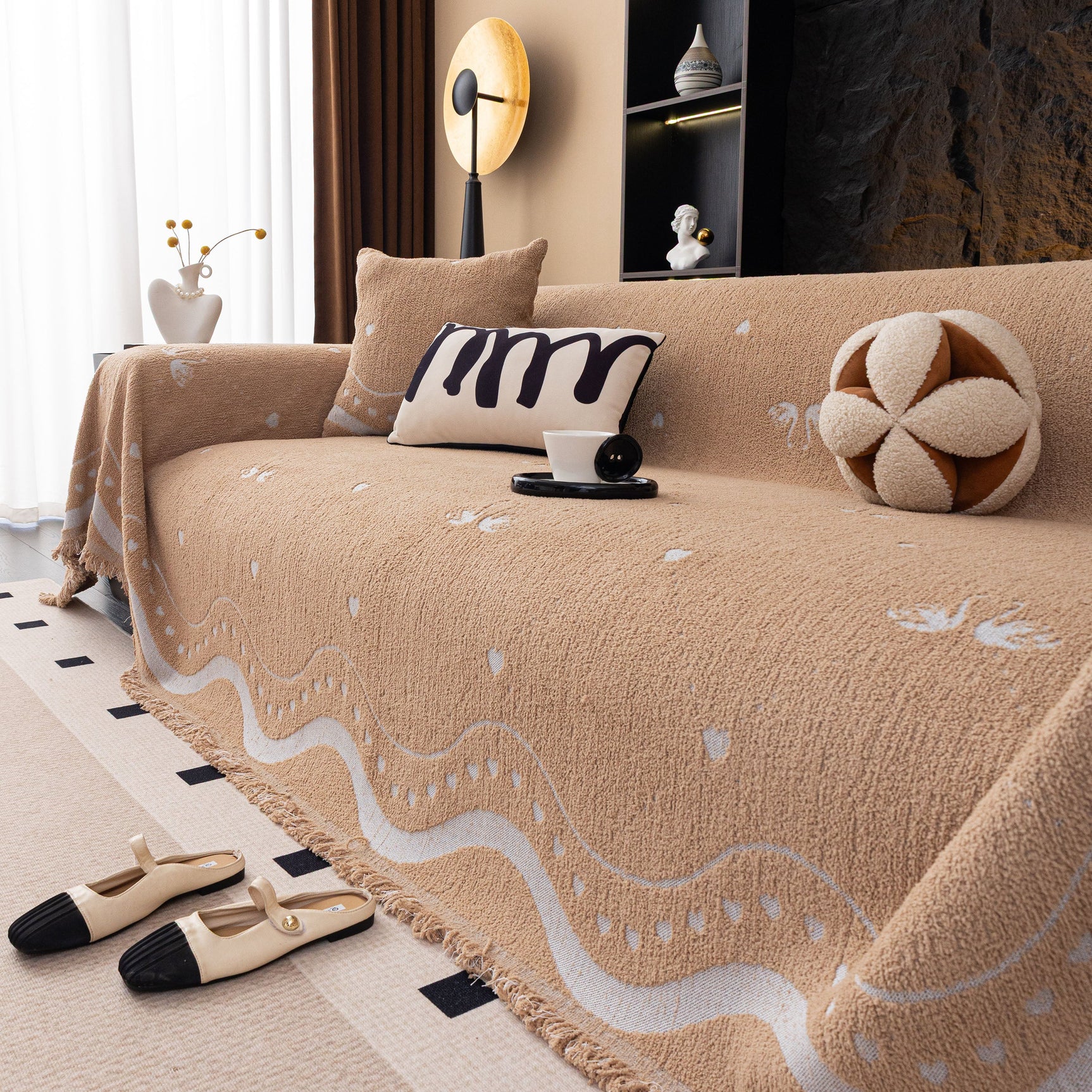 Luxurious Jacquard Couch Cover, Snag-Resistant Pet Friendly Couch Throw with Fringe