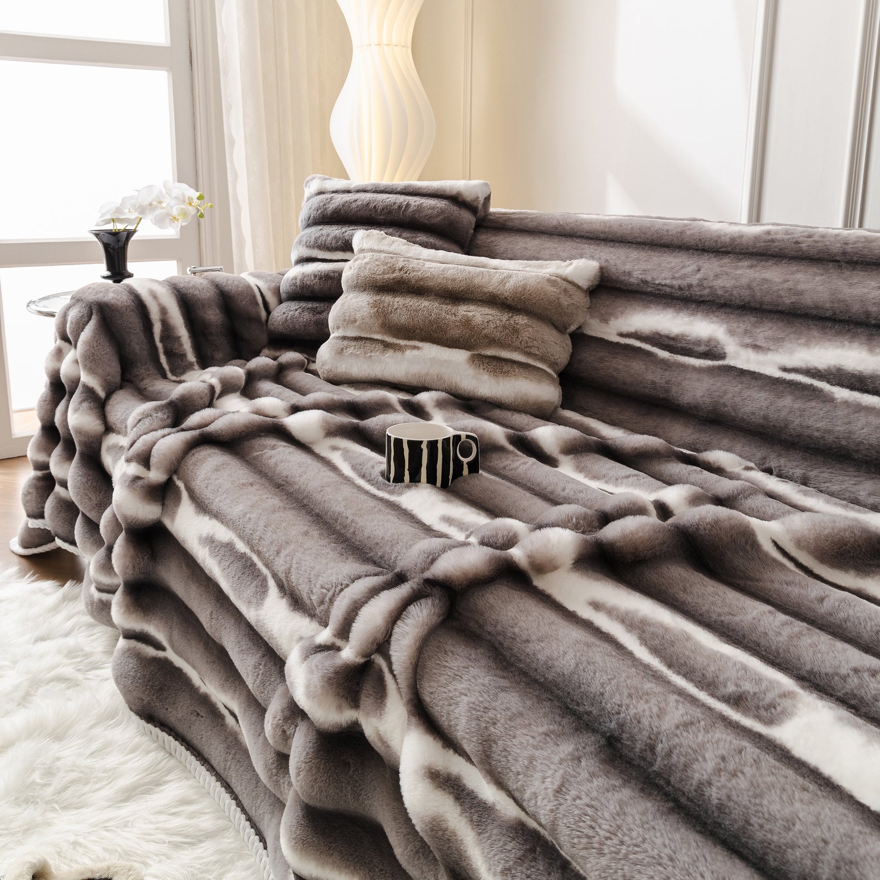 Ultra Soft Faux Fur Couch Cover – Large, Fluffy, and Elegant Sofa Throw Blanket
