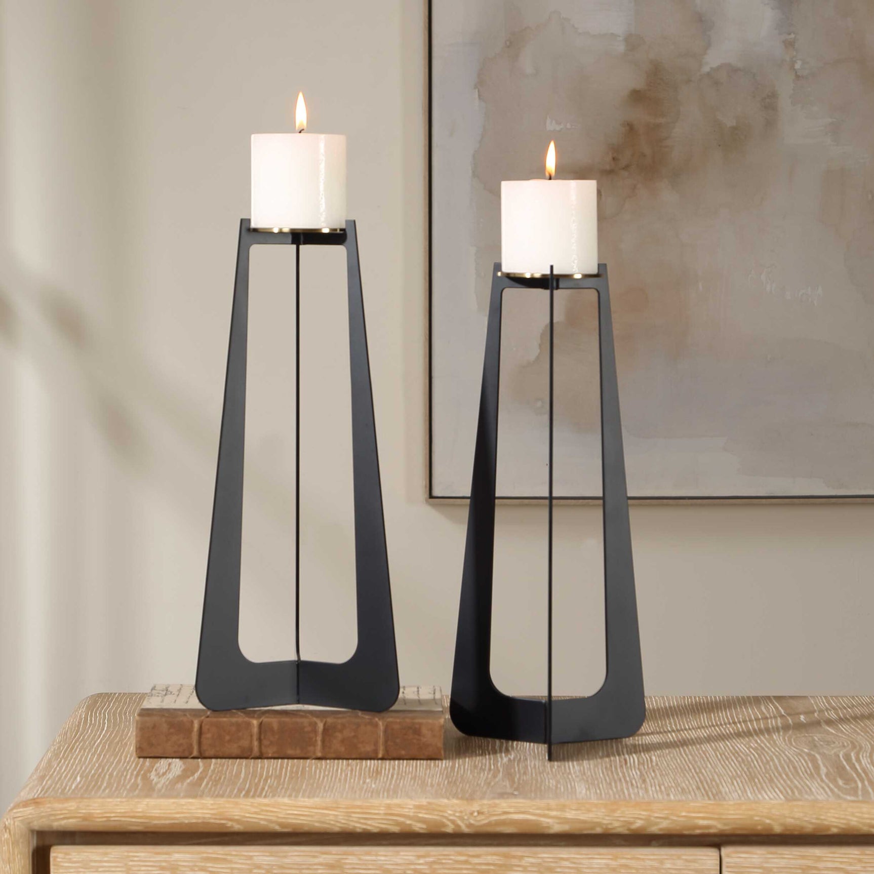 Columnar Black Candleholders (Set of 2)