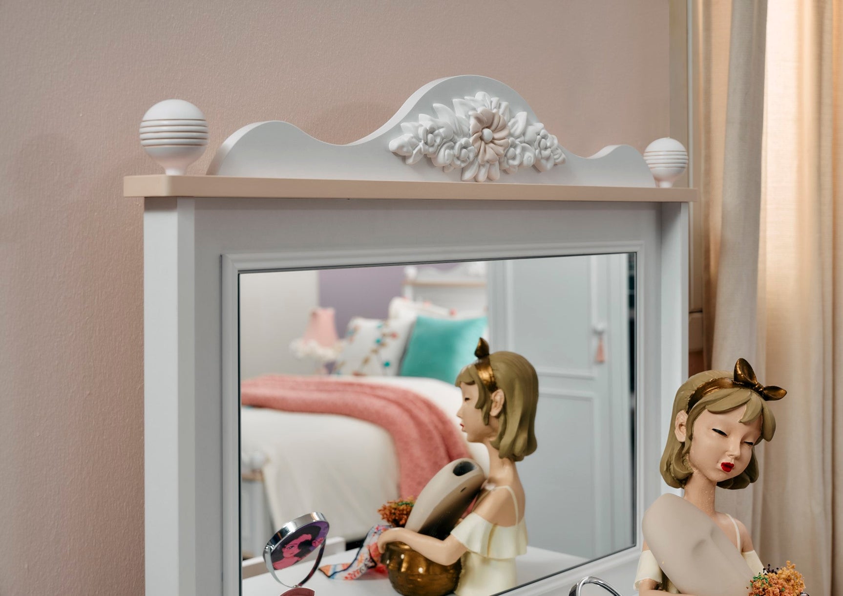 Alya White Chiffonier With Mirror