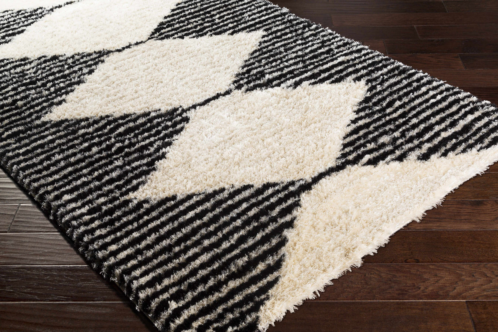 Aberchirder Ivory&Black Diamond Plush Rug - Clearance - Ornate Home