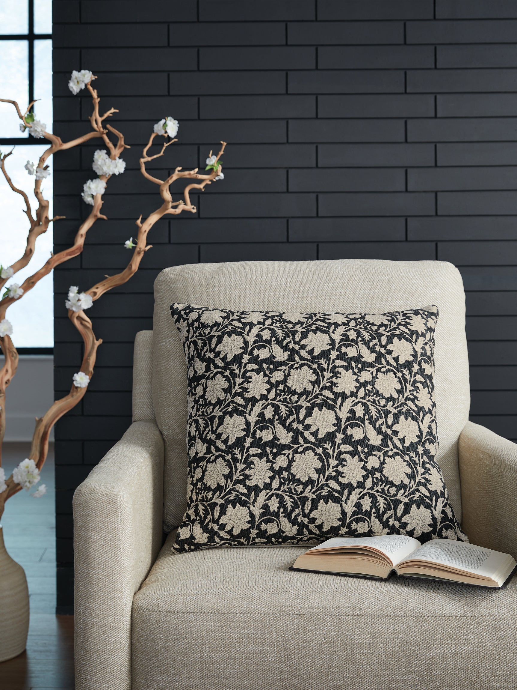 Alanderson Black/Ivory Pillow - Ornate Home