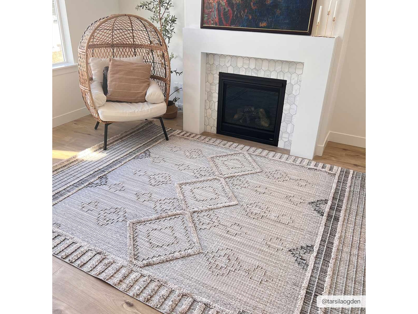 Amaga Area Rug - Ornate Home