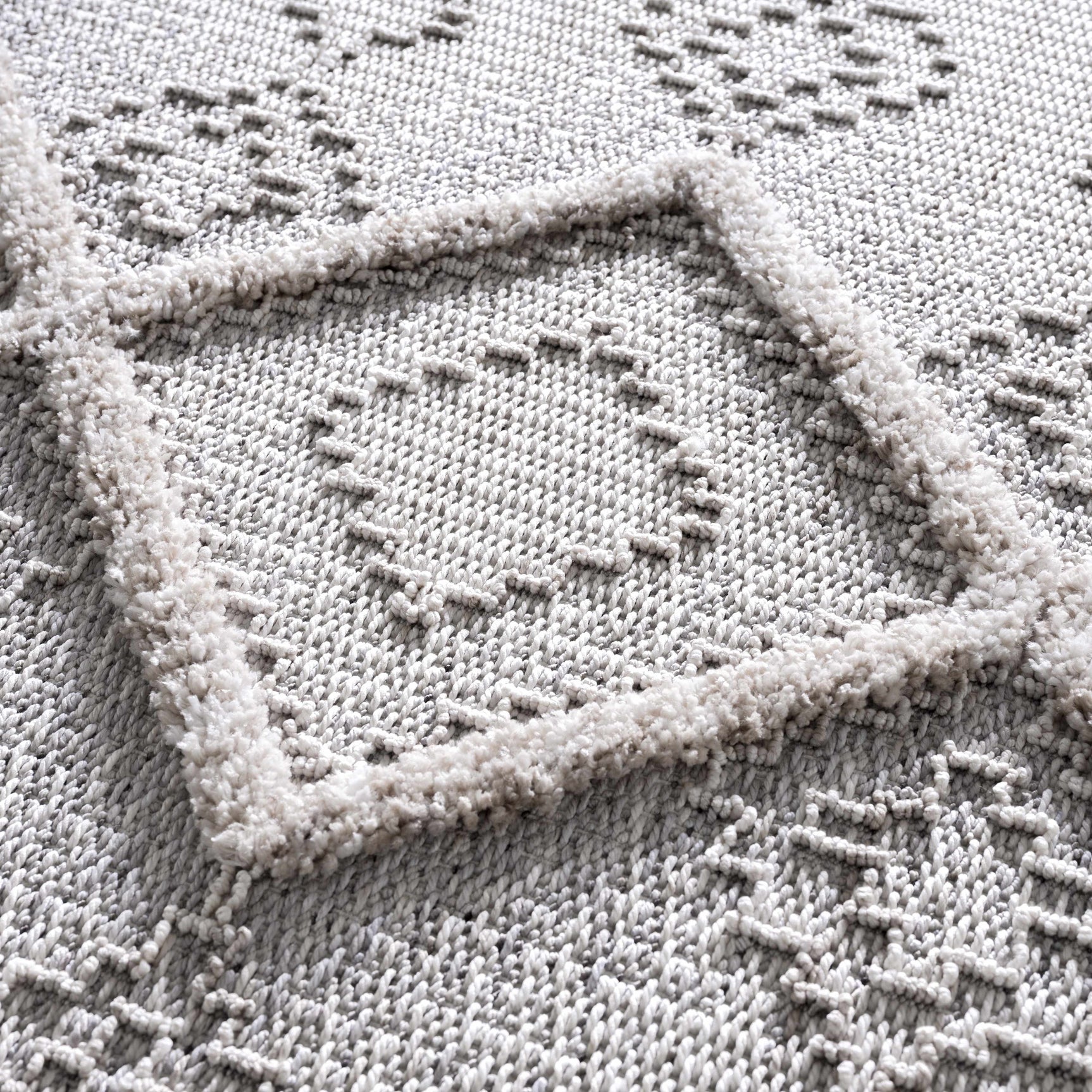 Amaga Area Rug - Ornate Home