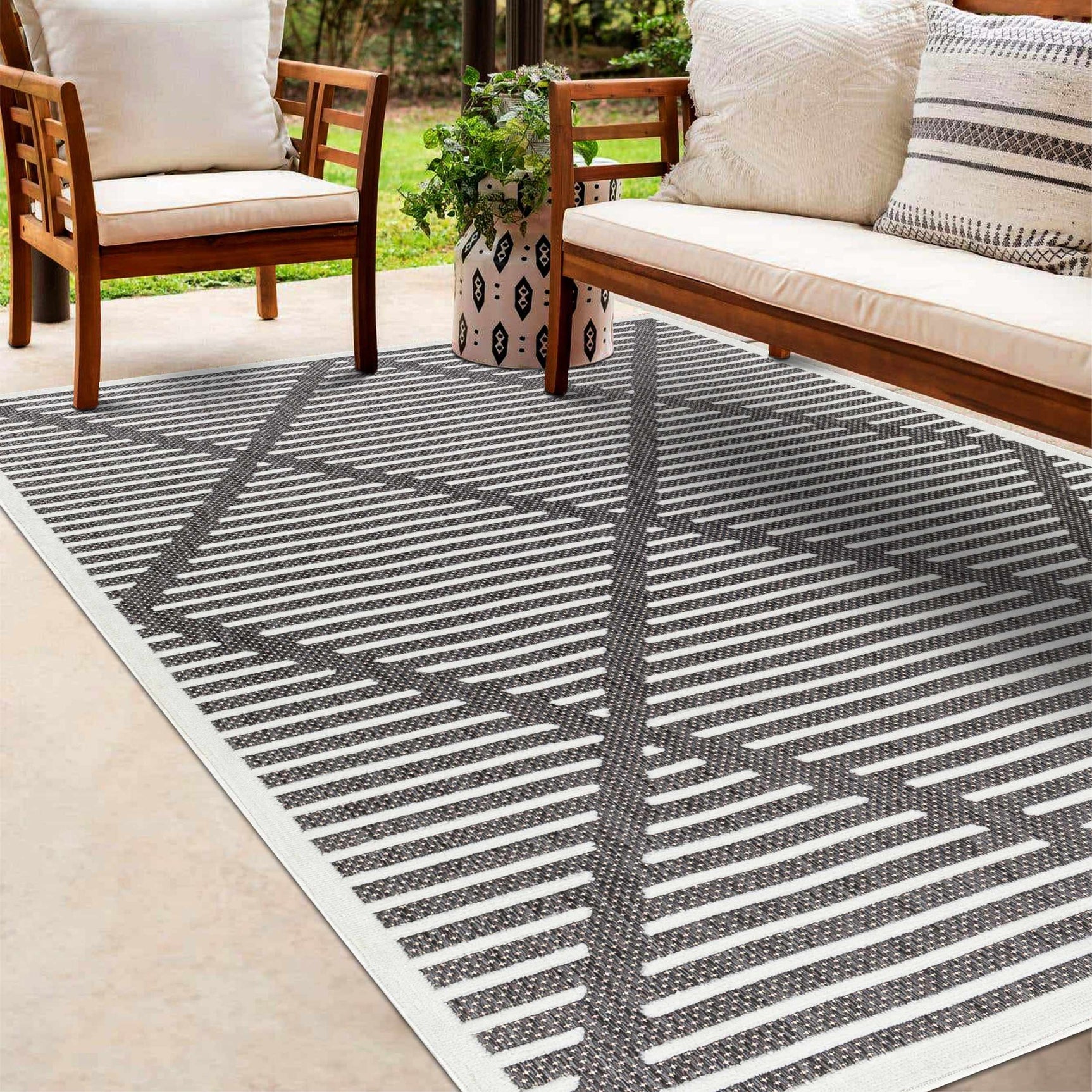 Anah 3D Black Outdoor Rug - Ornate Home