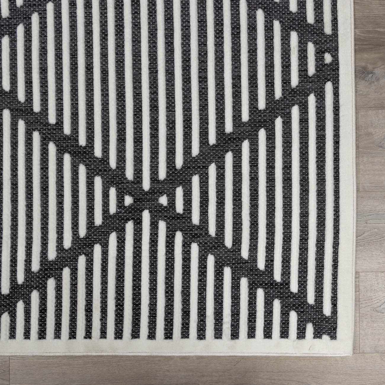 Anah 3D Black Outdoor Rug - Ornate Home