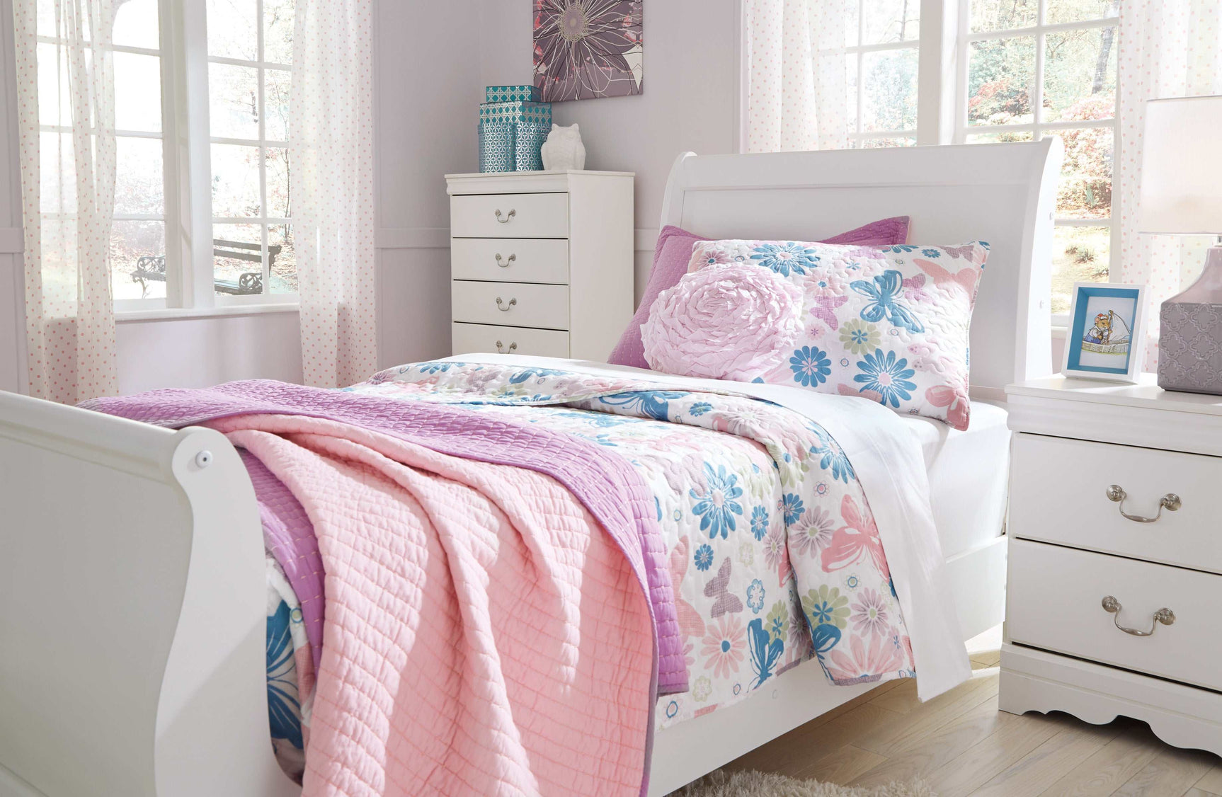 Anarasia White Twin Sleigh Youth Bed (Online Special Price) - Ornate Home