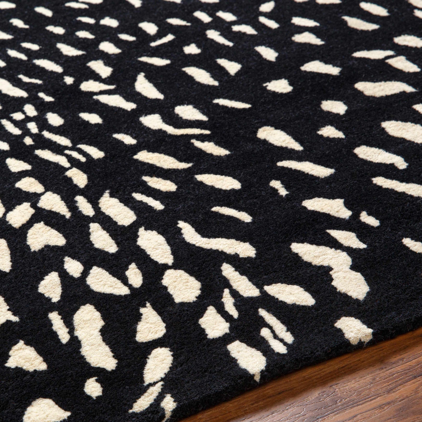 Athena Black Giraffe Print Wool Rug - Ornate Home