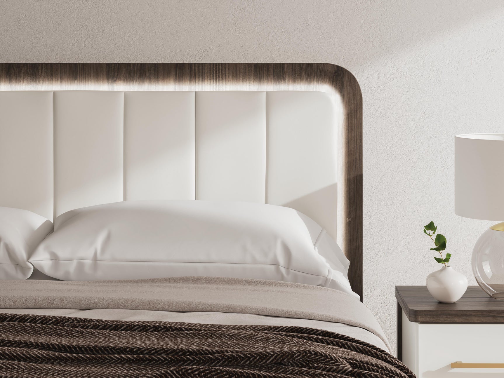 Mazilar White/Brown King Upholstered Bed