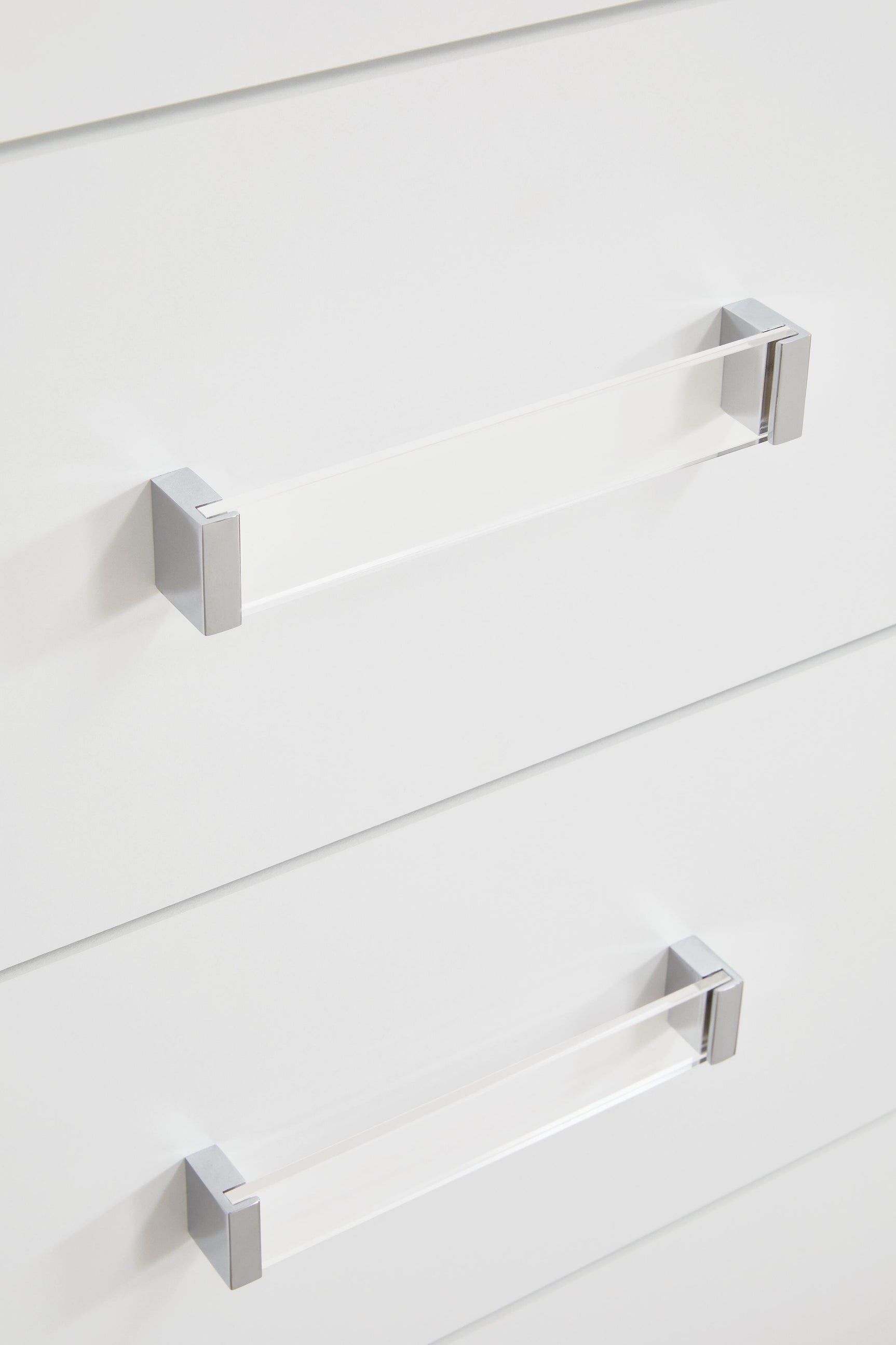 Raechalla White Chest of Drawers (Online Special Price)