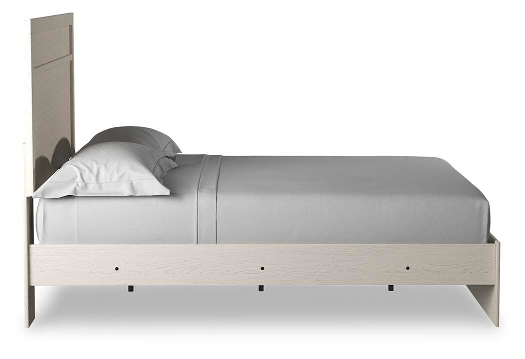 Stelsie White Queen Panel Bed, Dresser, Mirror and 2 Nightstands (Online Special Price)