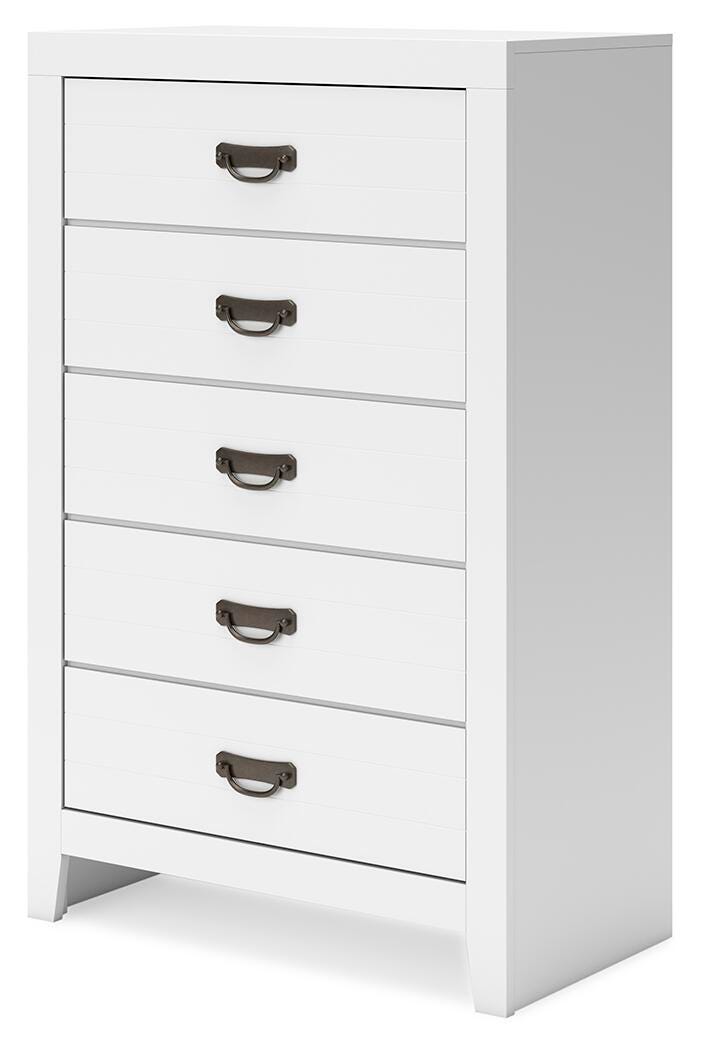 Binterglen White King Panel Bed, Dresser, Chest and 2 Nightstands