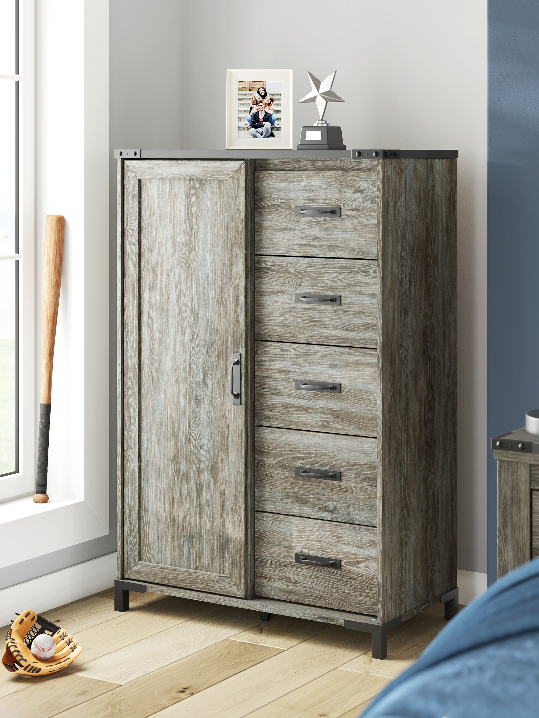 Frandern Gray Queen Panel Bed, Dresser, Mirror, Chest and 2 Nightstands