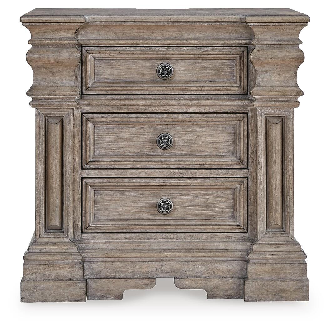 Blairhurst Light Grayish Brown King Panel Bed, Chest and 2 Nightstands