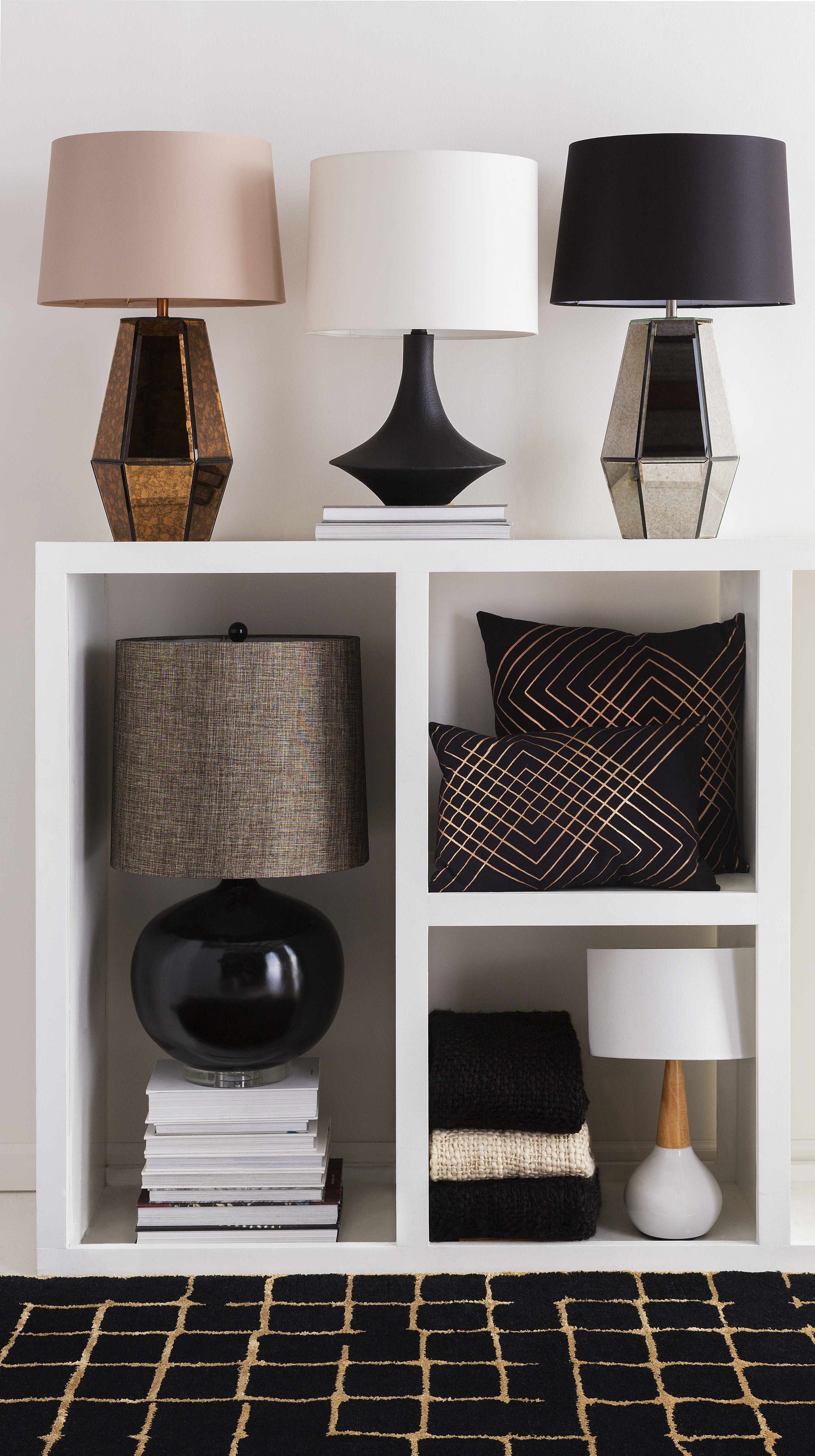 Baugo White Ceramic Table Lamp - Ornate Home