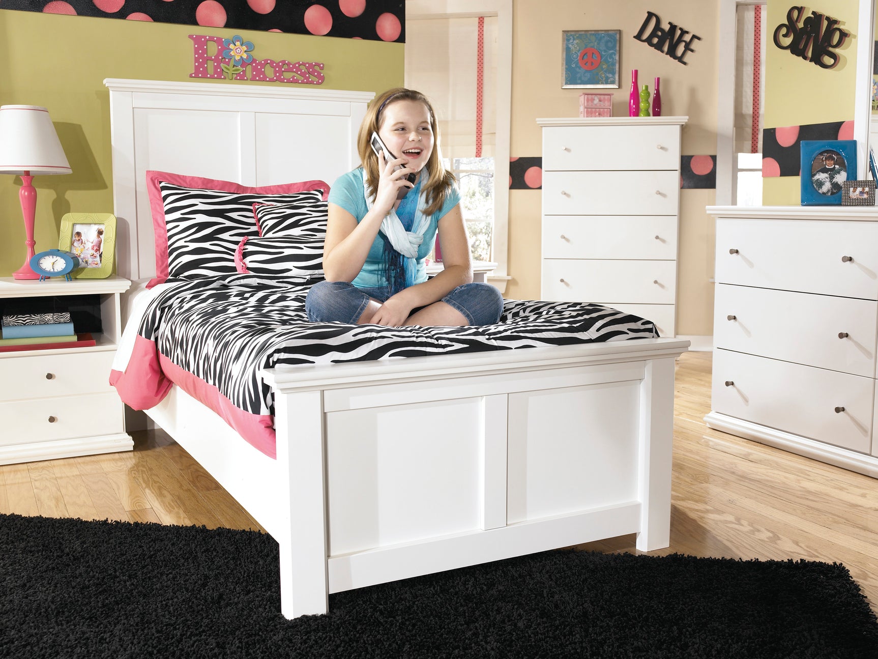 Bostwick Shoals White Twin Panel Bed, Chest and Nightstand - Ornate Home