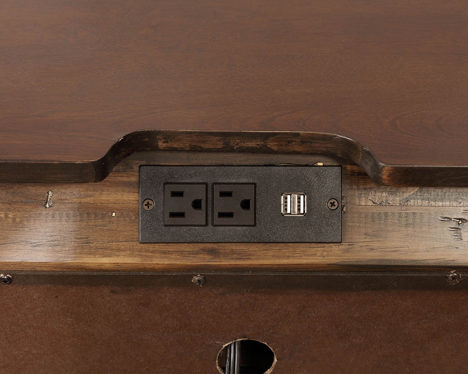 Brandt Brown Cherry 5 Pc. Queen Bedroom Set w/ Chest - Ornate Home