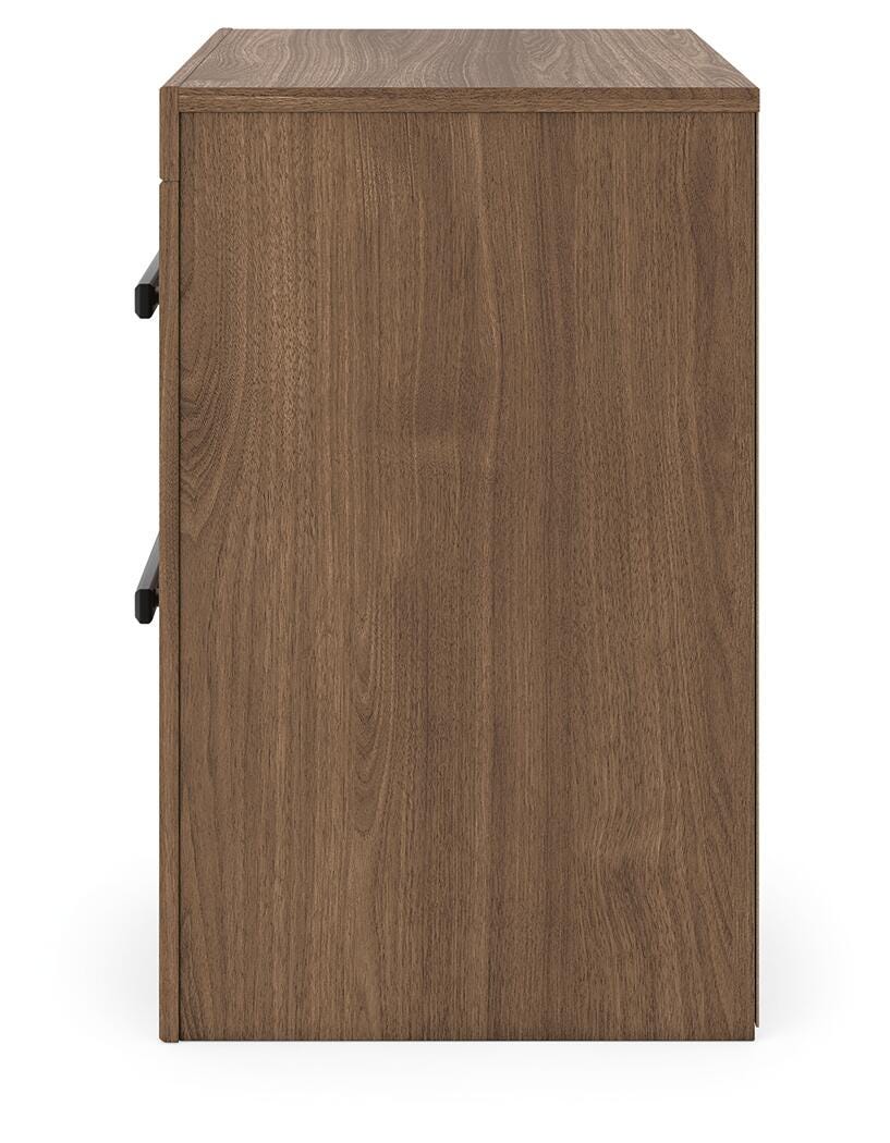 Broachmyn Auburn Queen Panel Bed, Dresser, Mirror and Nightstand
