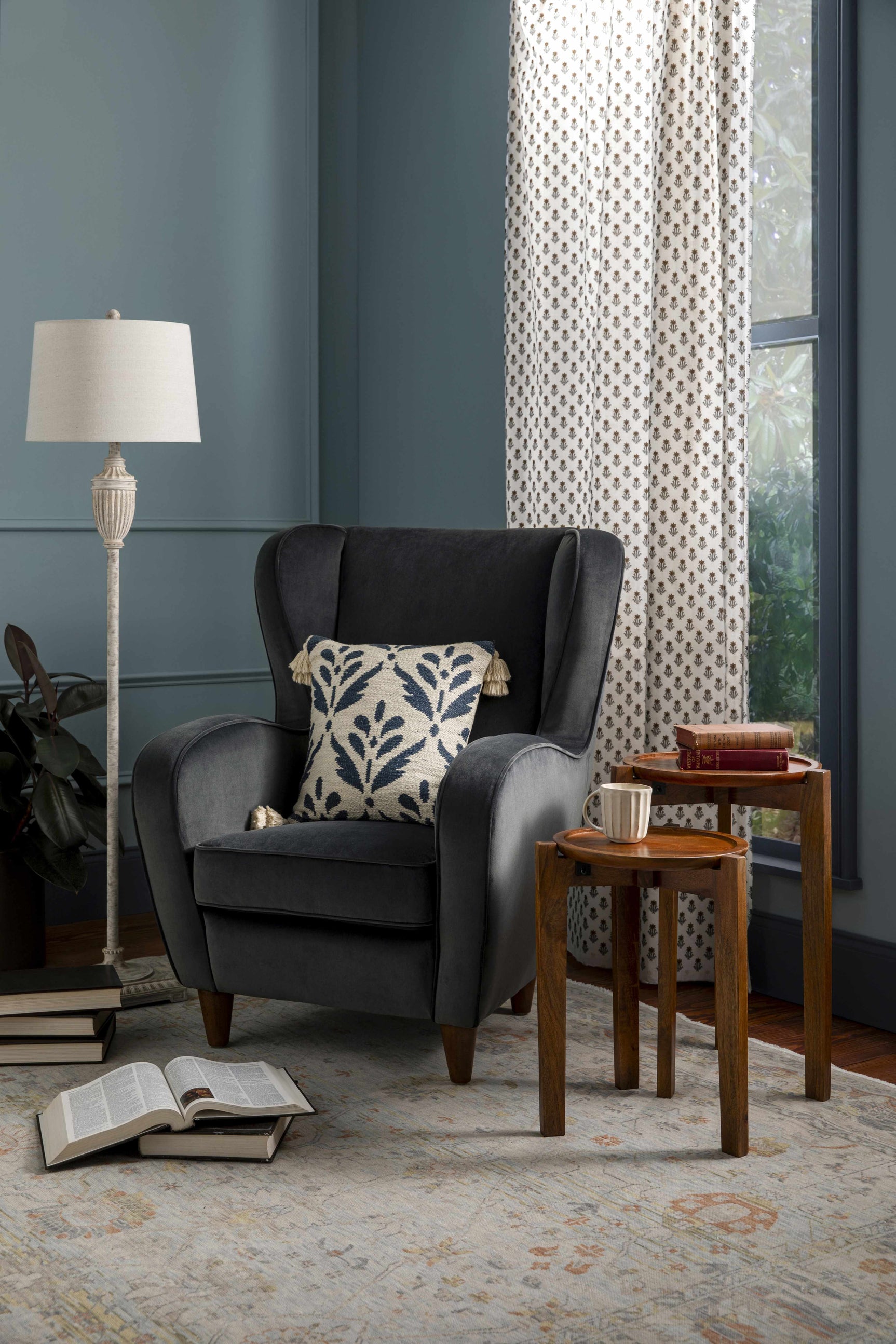 Butazon Floor Lamp - Ornate Home