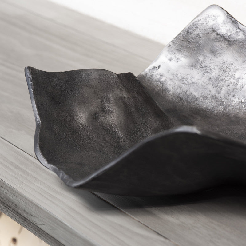 Vaughn Black Medium Charger