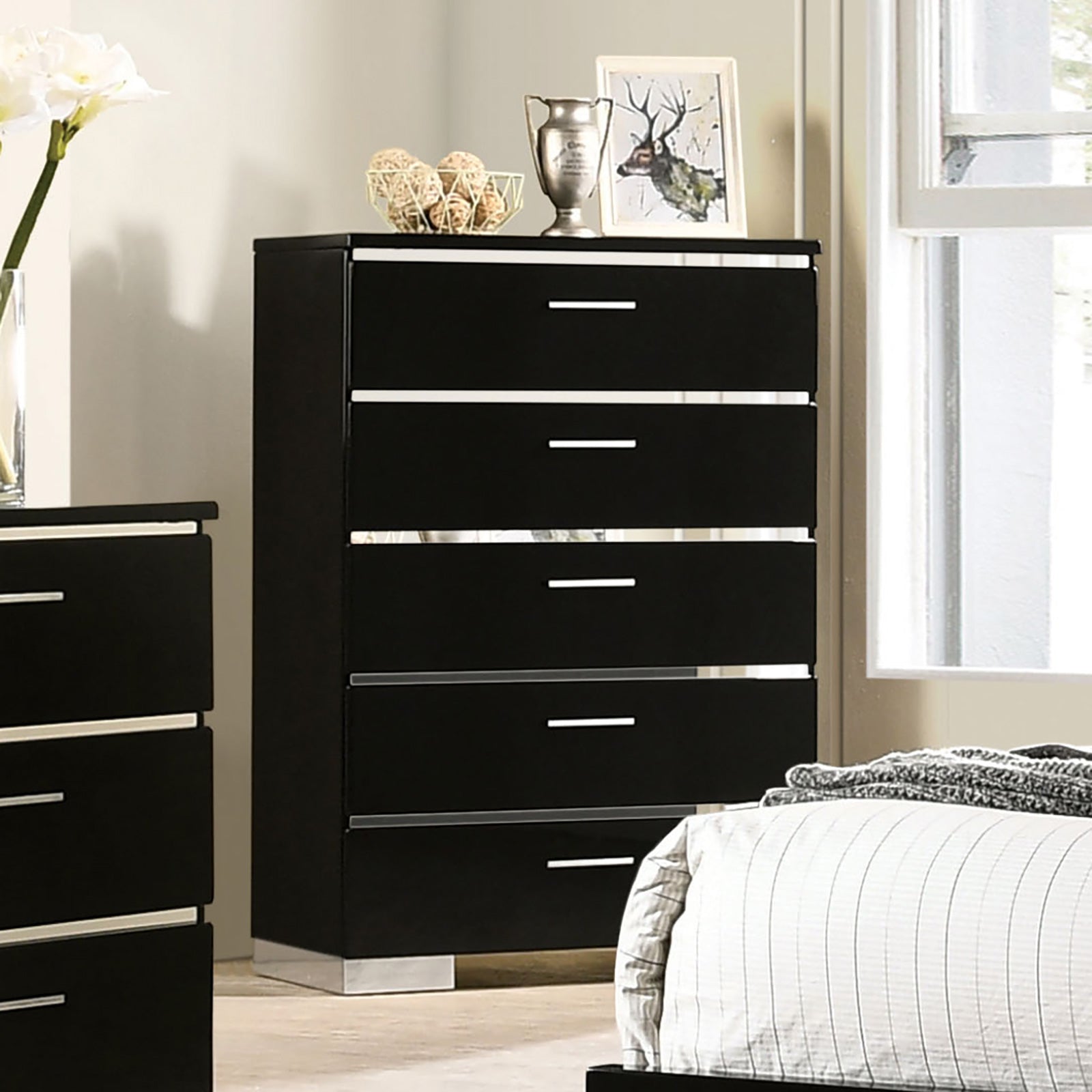 Carlie Black/Chrome 5 Pc. Queen Bedroom Set w/ Chest - Ornate Home