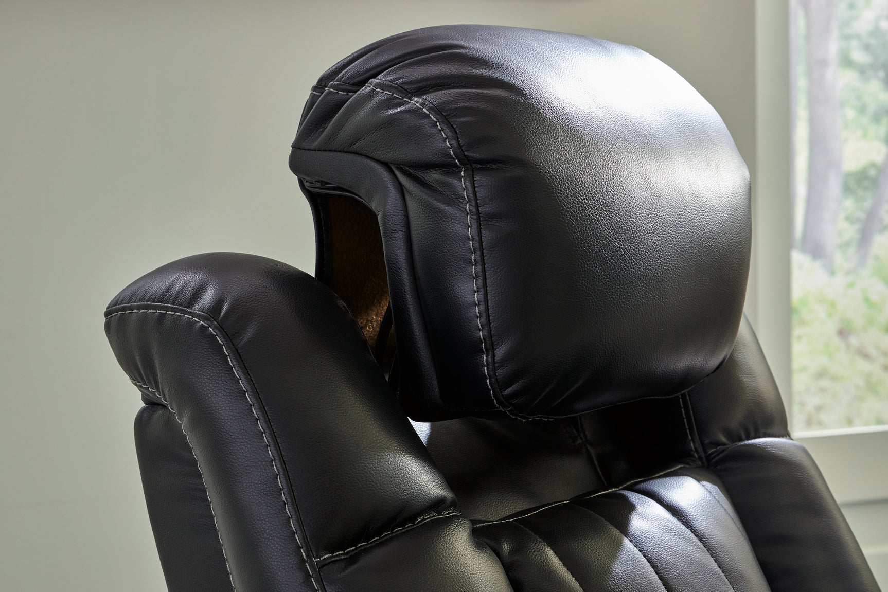 Caveman Den Midnight Power Reclining Loveseat with Console - Ornate Home