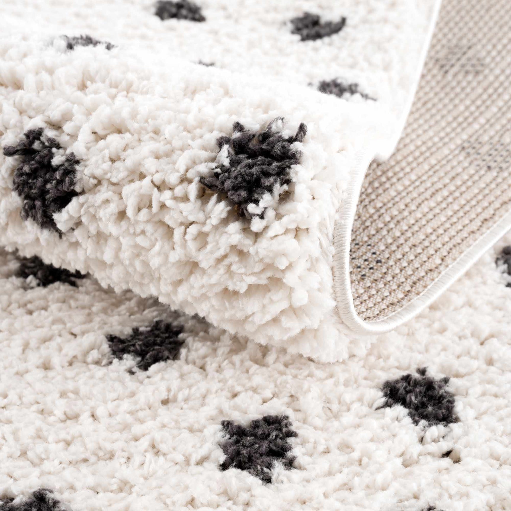 Chaia Dotted Black & White Plush Rug - Ornate Home