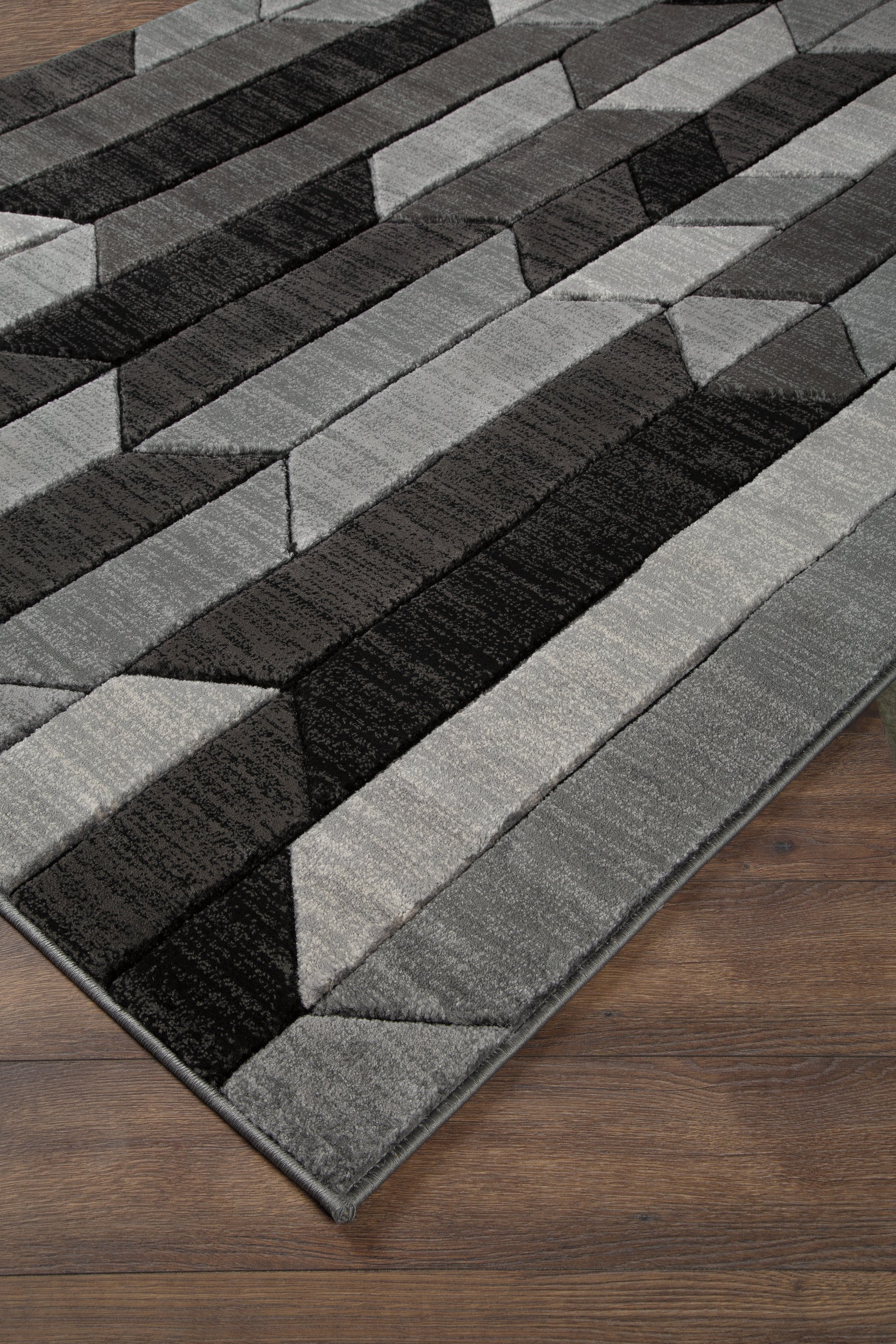 Chayse Black/Gray 6'6" x 9'6" Rug - Ornate Home