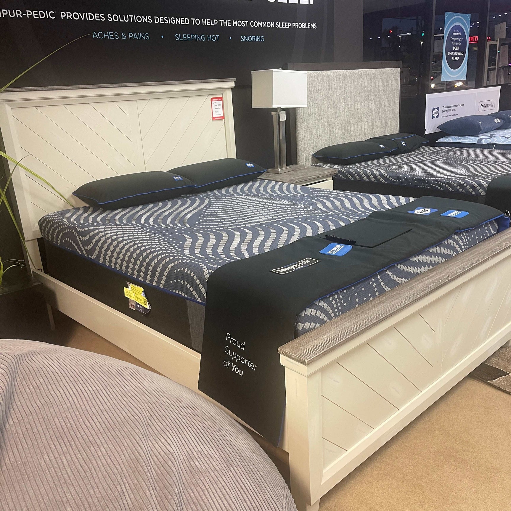 Cruz Queen Bedroom - Ornate Home