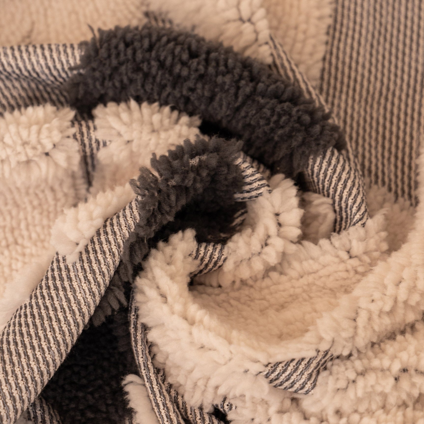 Bohemian Tufted Sofa Cover, Soft Sherpa Fleece Throw Blanket with 3D Aztec Geometric