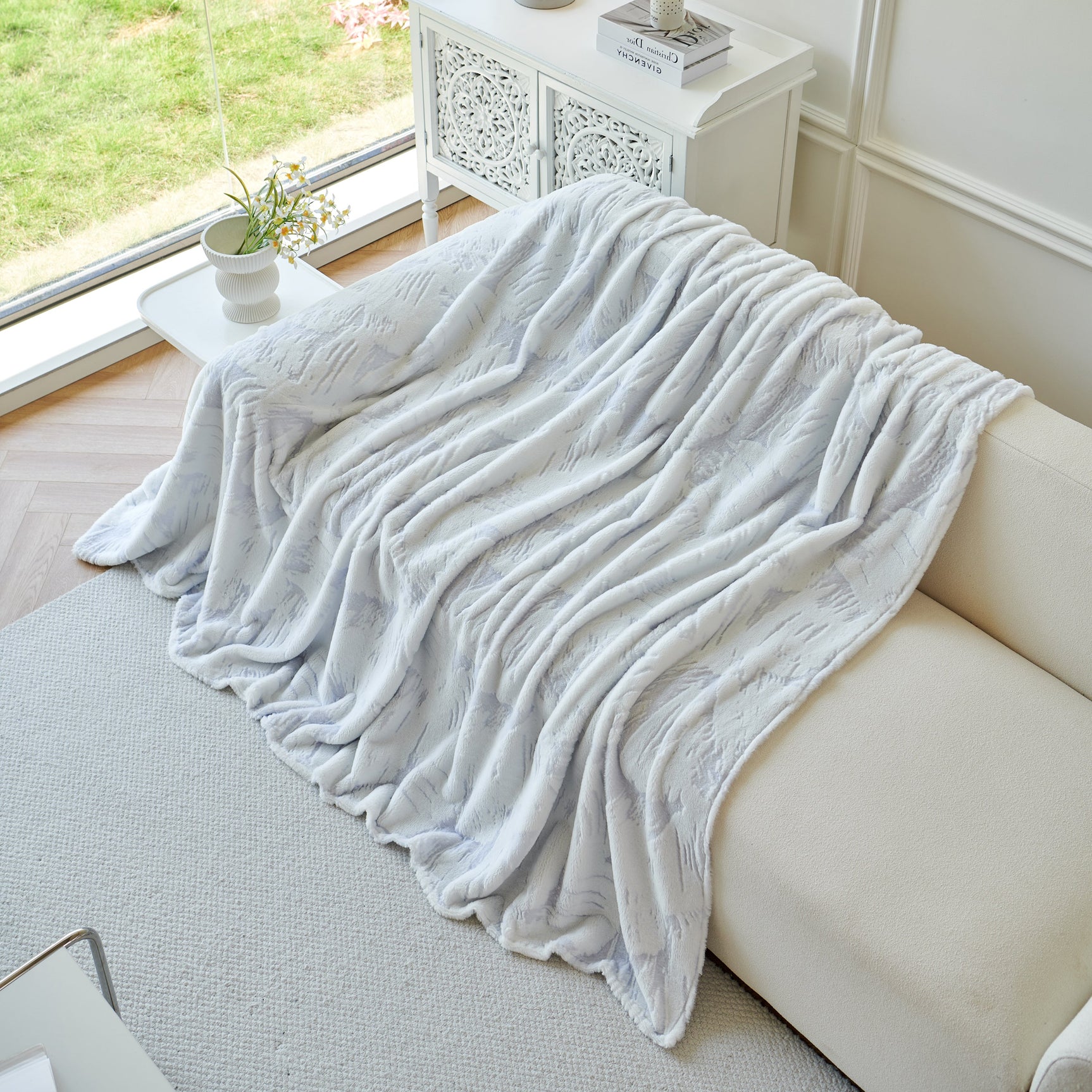 Plush Faux Fur Warm Sofa Cover with Waves Jacquard Textured Throw Blankets for Couch