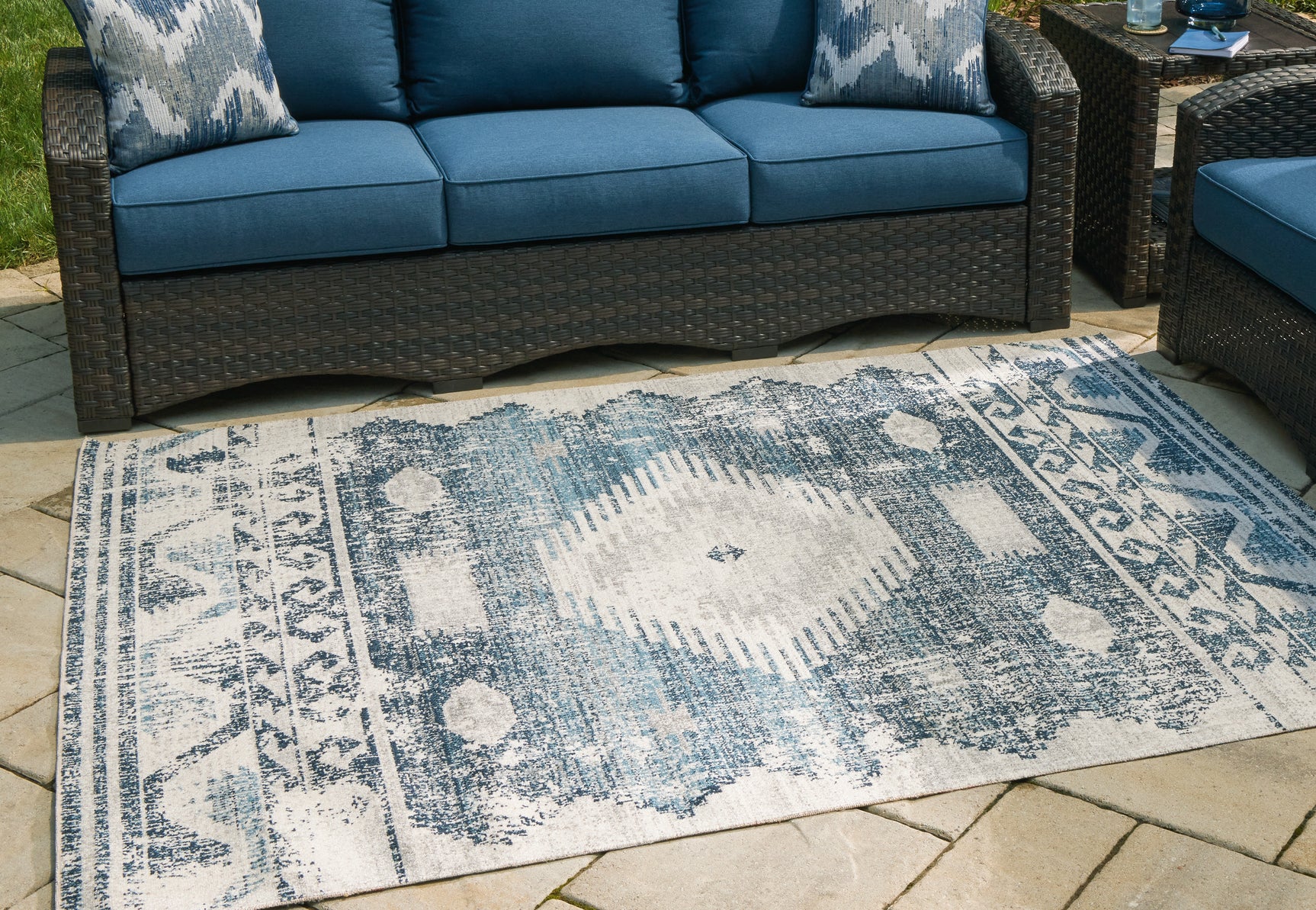 Daddridge Blue/Gray/Ivory 8' x 10' Rug - Ornate Home