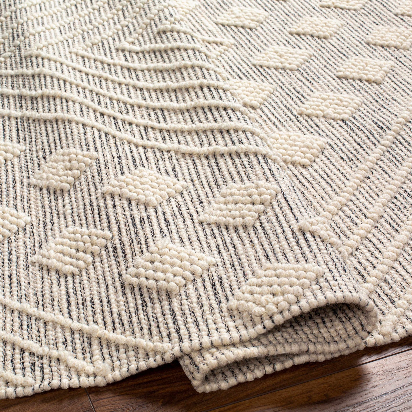 Dama Wool Rug with Tassels - Clearance - Ornate Home