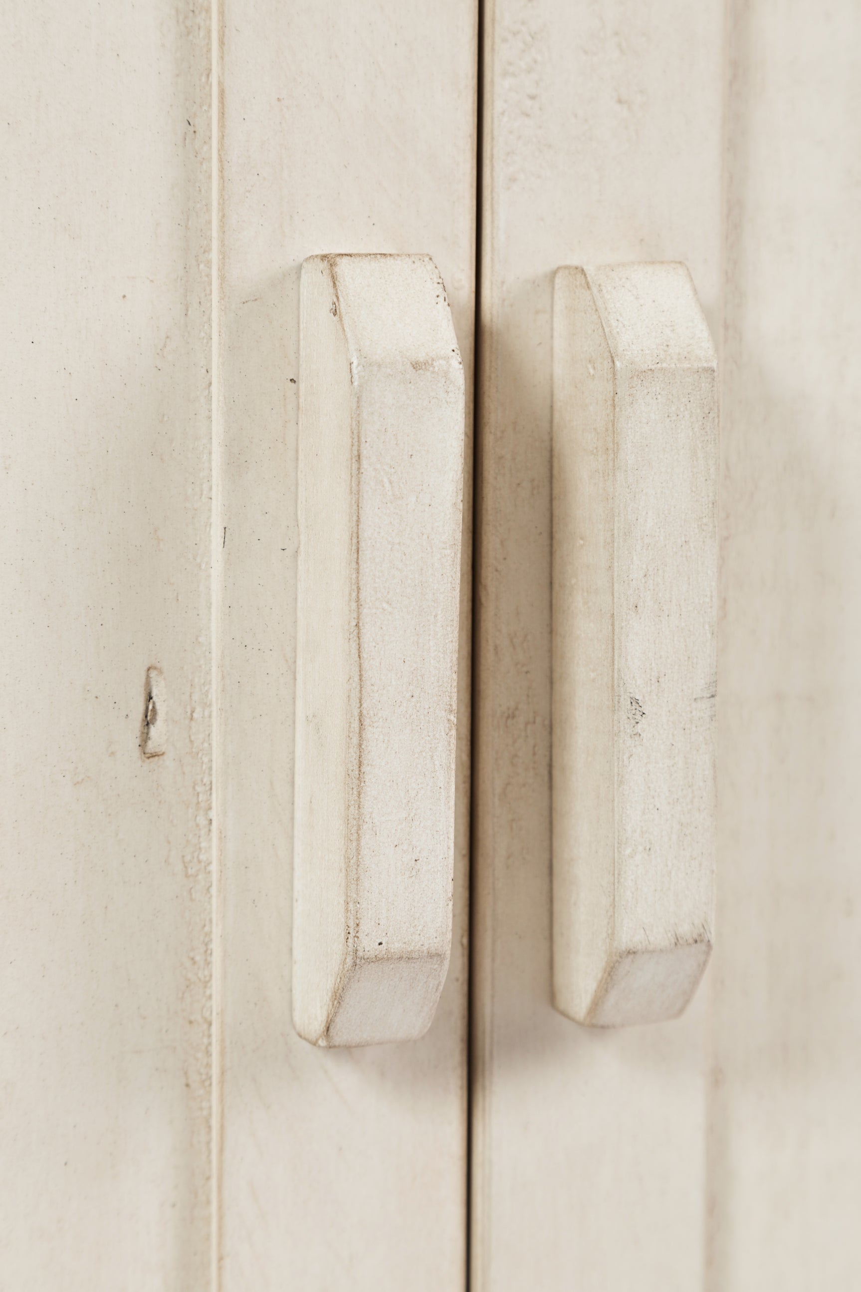 Madison County Vintage White 60 Barn Door Server