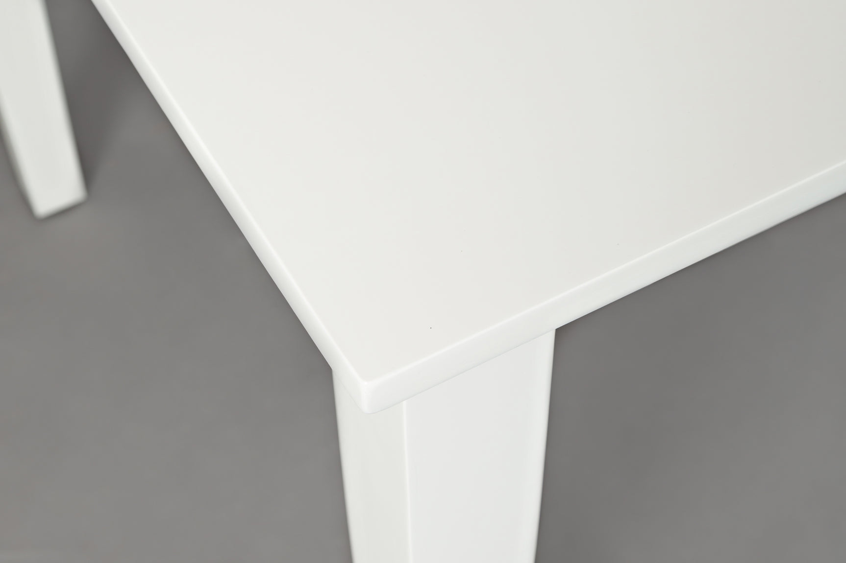 Simplicity Paperwhite Rect. Dining Dining Table w/ 4 X-Back Chairs