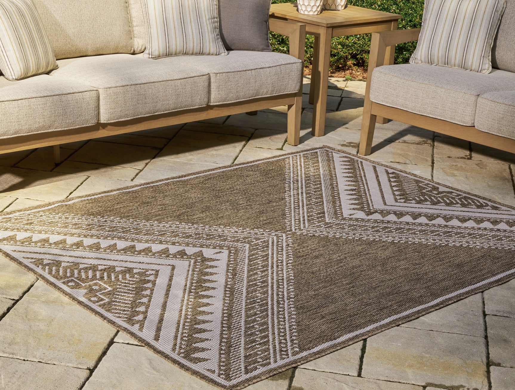 Dunsler Brown/Cream 5' x 7' Rug - Ornate Home