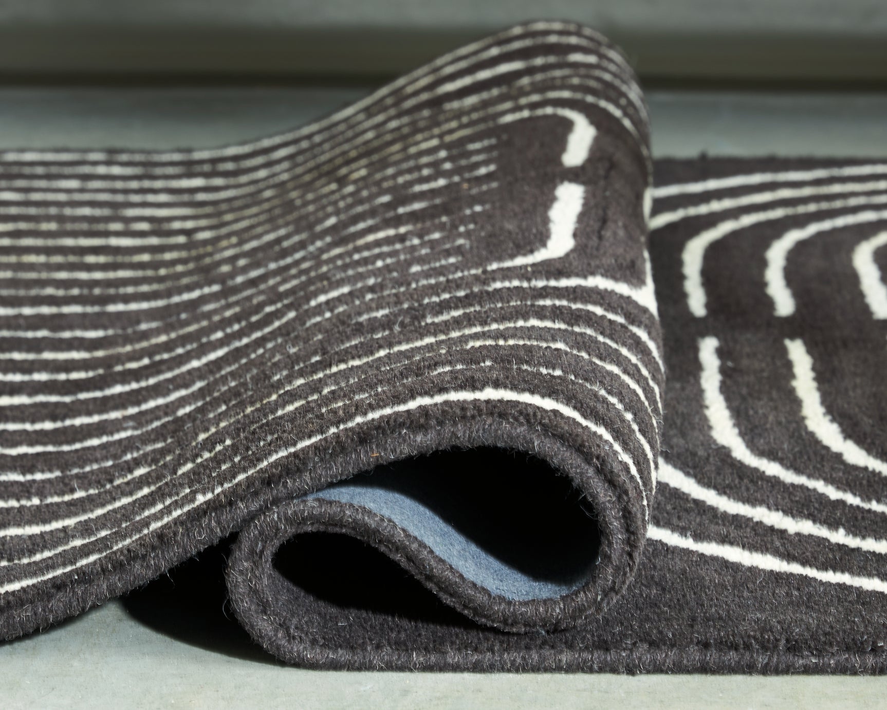 Eldonmore Black/Ivory Large Rug - Ornate Home