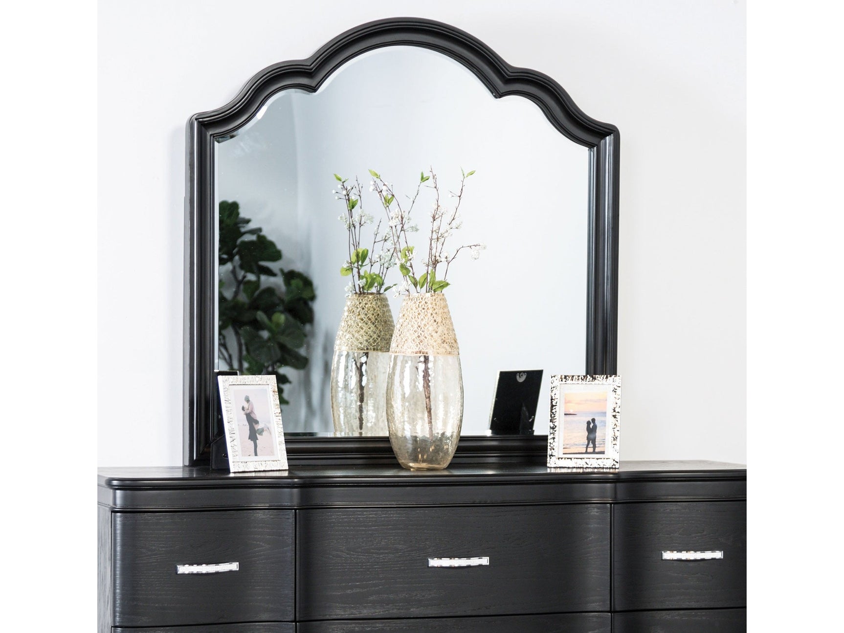 Eleanora Black Mirror - Ornate Home