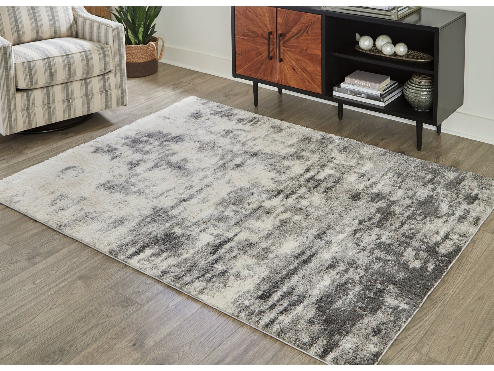 Gerdie Cream/Gray Large Rug 8' x 10' (Online Special Price) - Ornate Home