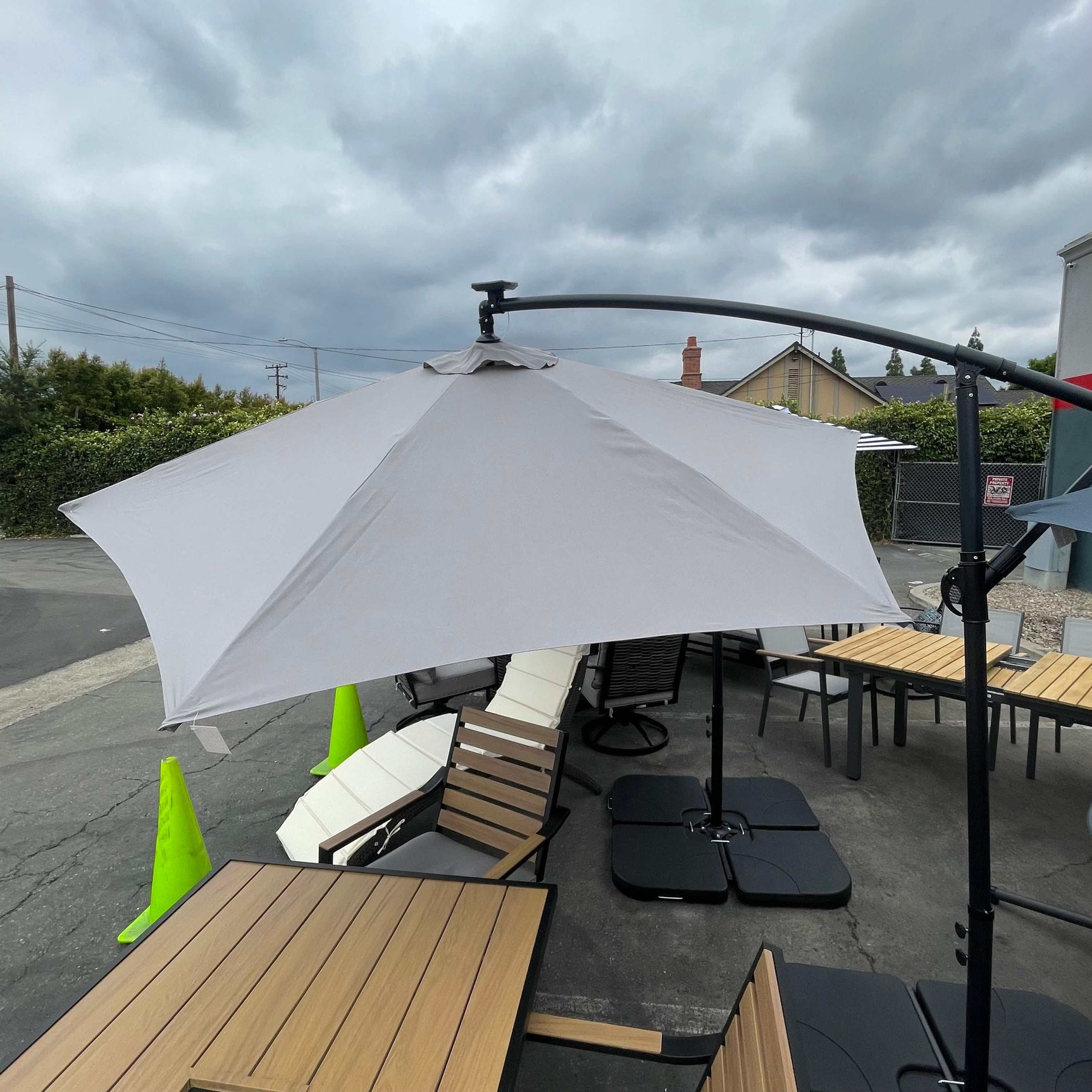 Glam Cantilever Umbrella w/ LED - Ornate Home