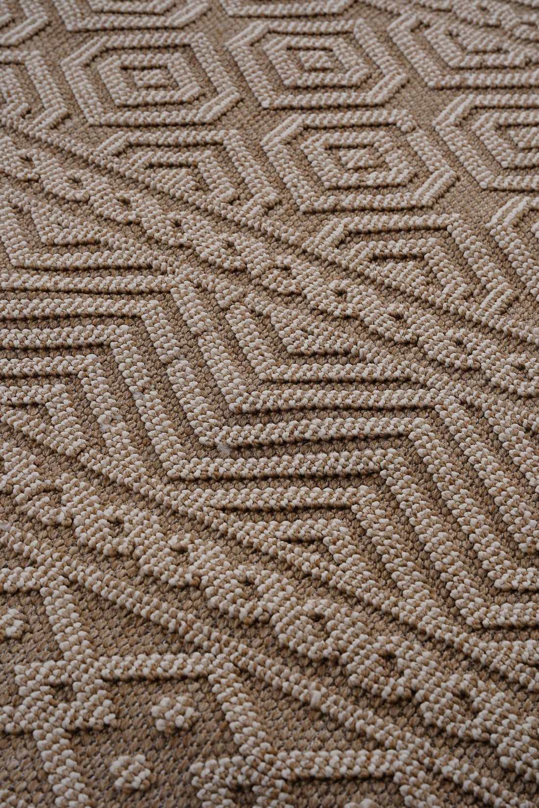 Guros Stylish Indoor Area Rug 5' x 7' - Ornate Home