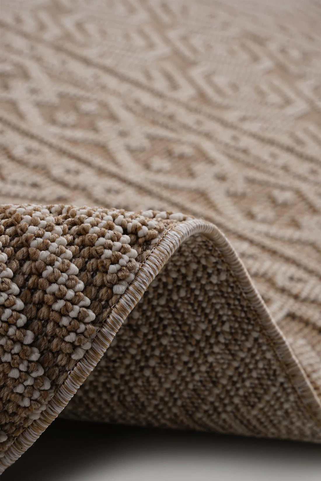 Guros Stylish Indoor Area Rug 5' x 7' - Ornate Home