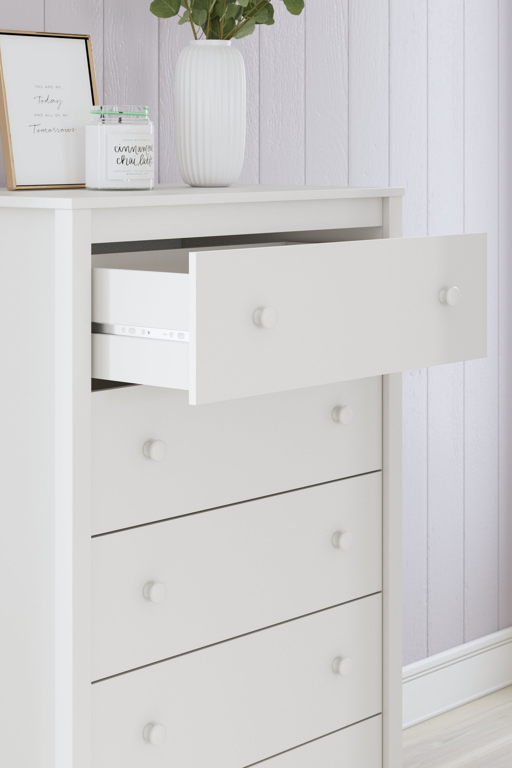 Hallityn White Chest of Drawers - Ornate Home