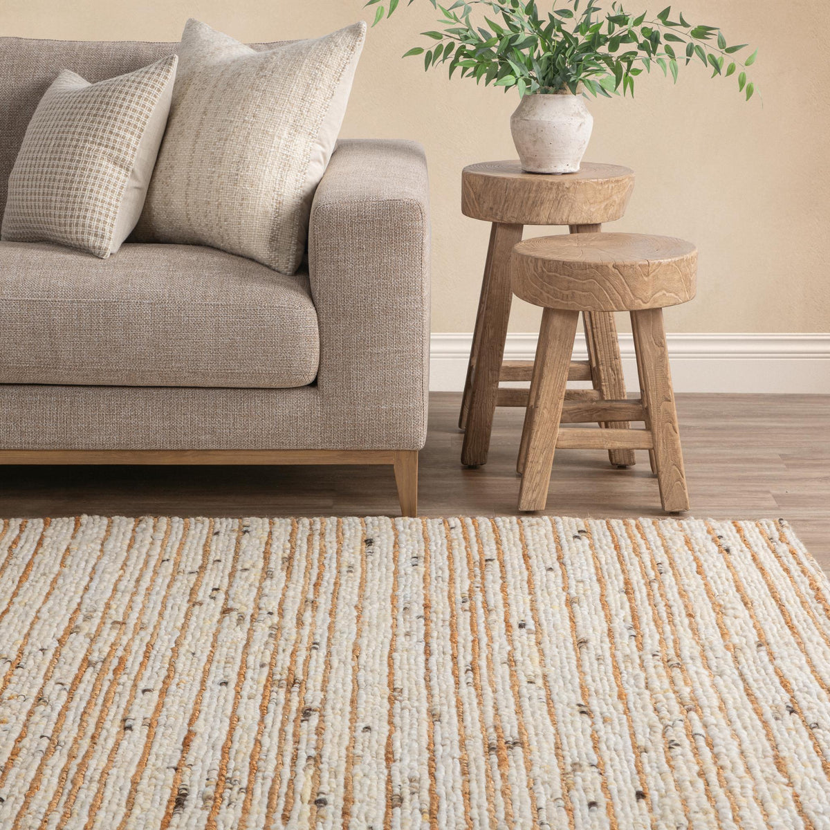 Hellin Ivory/Natural 2'x3' Rug