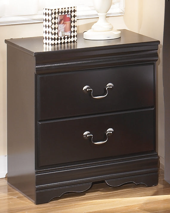 Huey Vineyard Black Full Sleigh Bedroom Set with Dresser, Mirror, Chest and Nightstand - Ornate Home