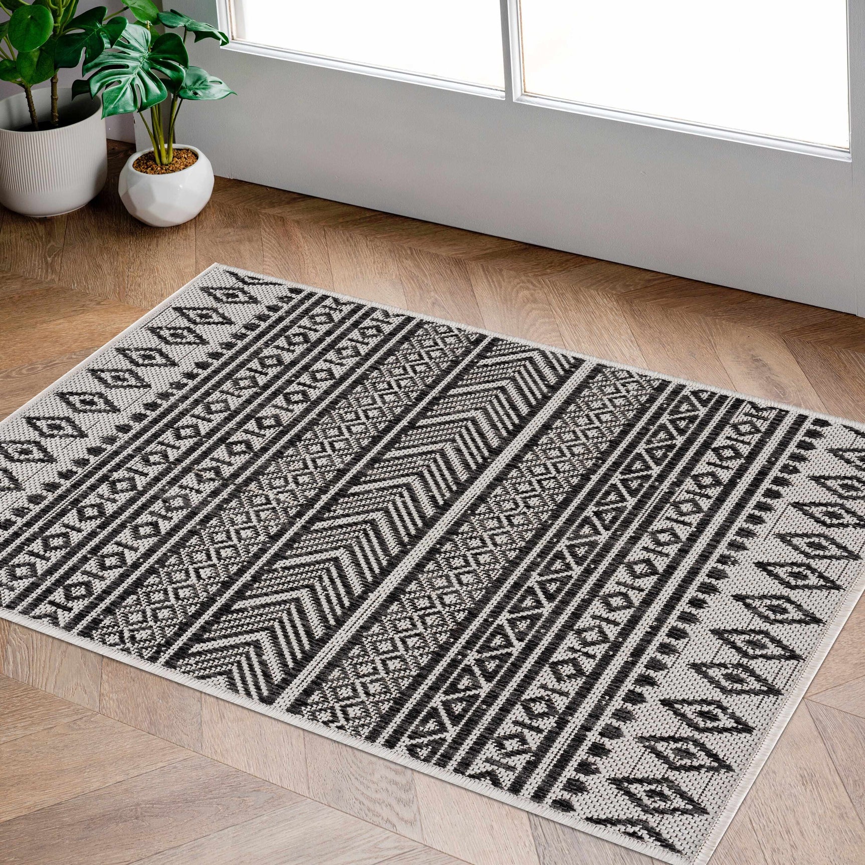 Imboden Black&White Outdoor Rug - Ornate Home