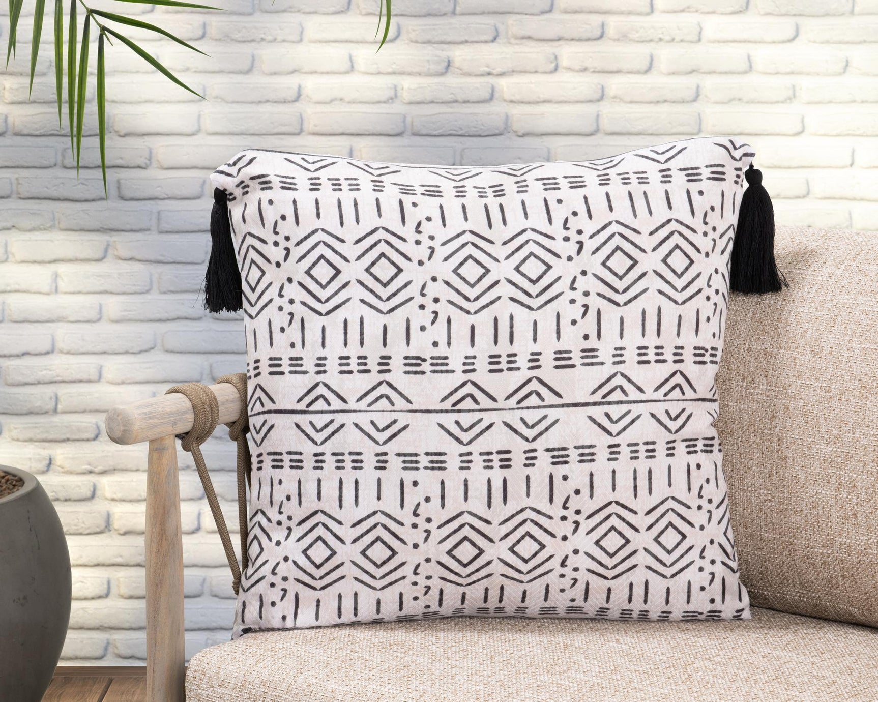 Indoor/Outdoor Zambia Natural 22x22 Throw Pillow (Set of 2) - Ornate Home
